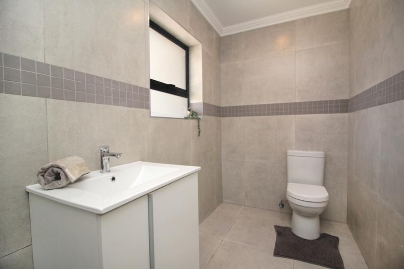 3 Bedroom Property for Sale in Fraaiuitsig Western Cape